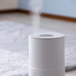 部屋で稼働する加湿器